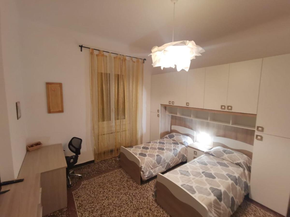 Wow Home - 175 Mq - Posteggio Privato - Davanti Porto Traghetti - Fino A 10 Posti Letto Genoa Exterior photo