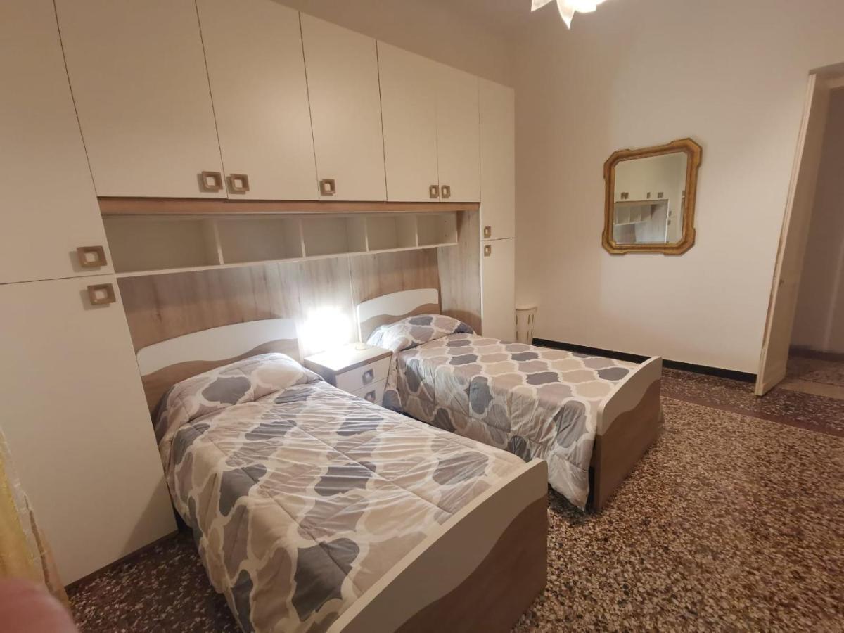 Wow Home - 175 Mq - Posteggio Privato - Davanti Porto Traghetti - Fino A 10 Posti Letto Genoa Exterior photo