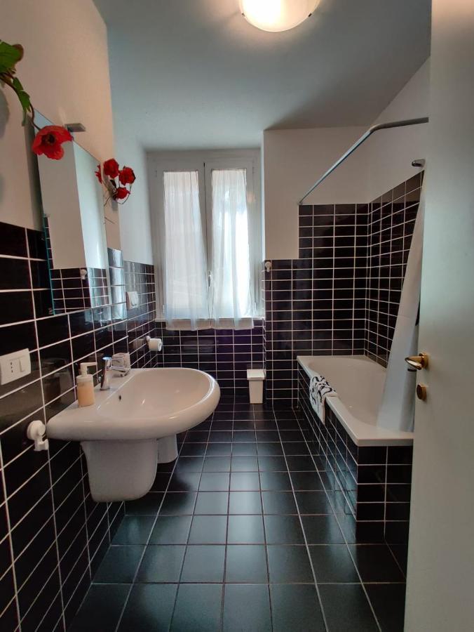Wow Home - 175 Mq - Posteggio Privato - Davanti Porto Traghetti - Fino A 10 Posti Letto Genoa Exterior photo